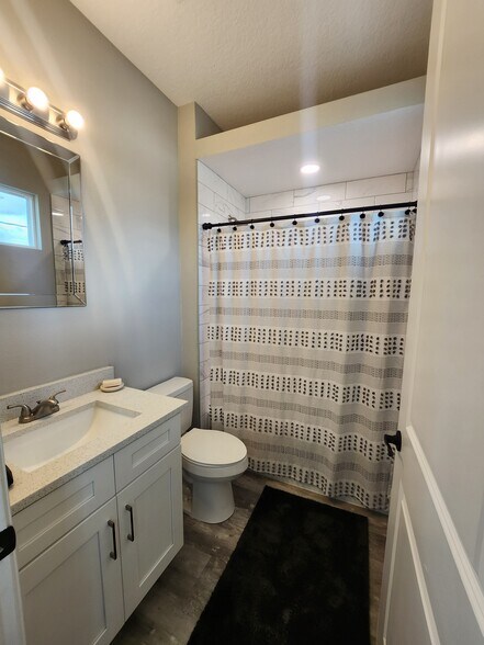 Building Photo - 4114 N Nebraska Ave