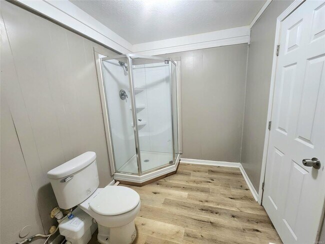 Building Photo - 102 White Oak Dr