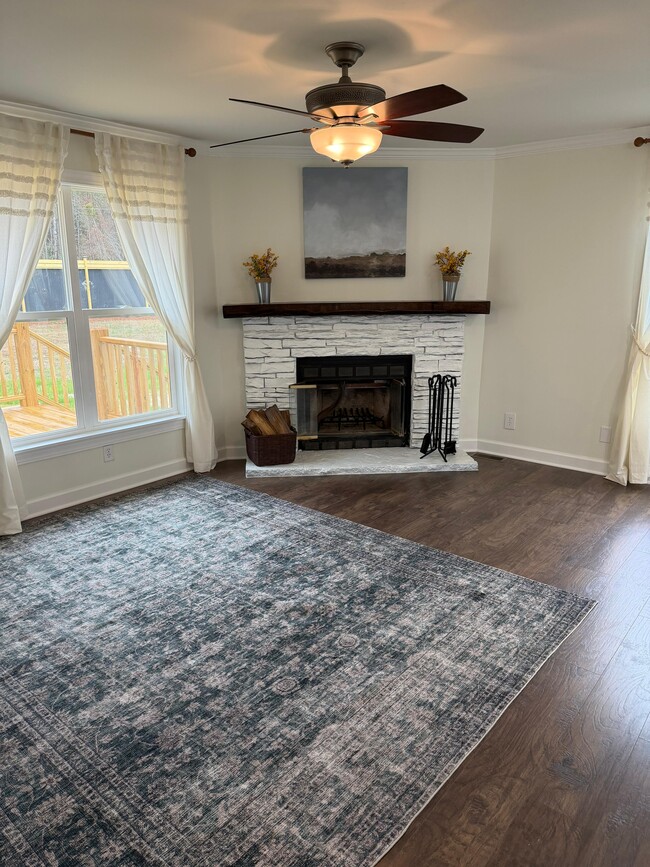 Building Photo - 33 Anna Dr