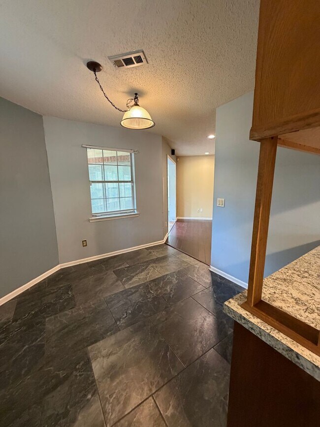 Building Photo - FOR RENT