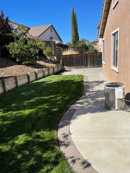 Building Photo - 5419 Benttree Way