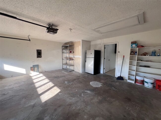 Building Photo - 818 Fairlawn Dr