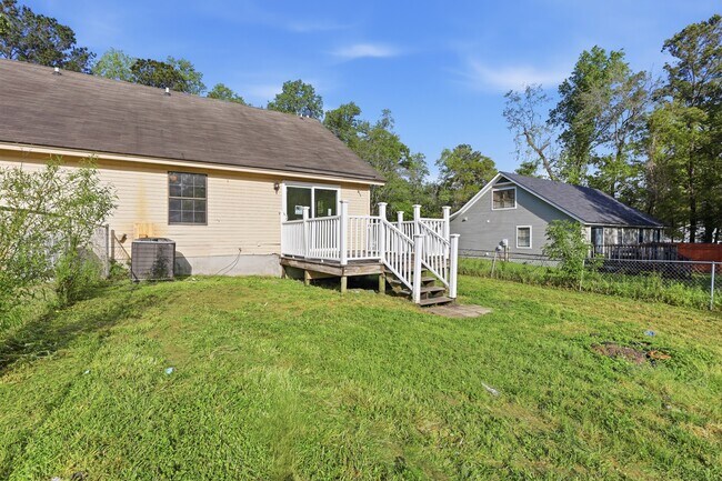 Building Photo - Ash St Ex