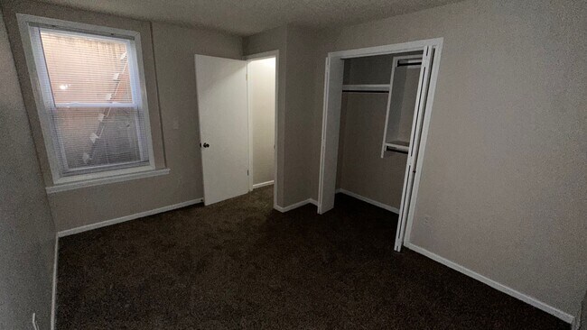 Building Photo - $1195 - 3 room 2 bath - Apartment located ...