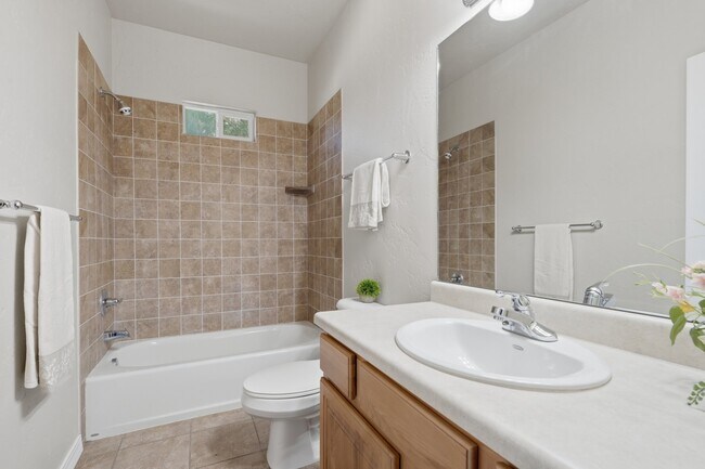 Building Photo - 1285 Claremont Dr