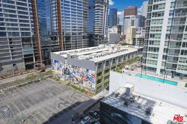 Building Photo - 1130 Flower St