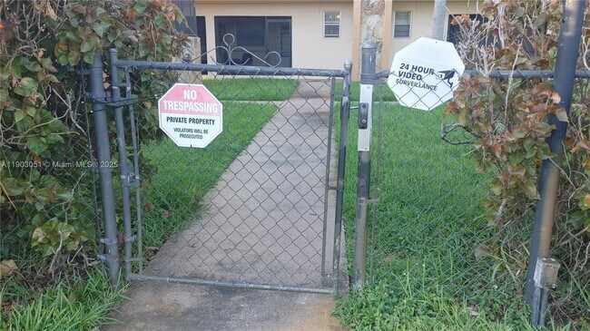 Building Photo - 421 NE 1st St