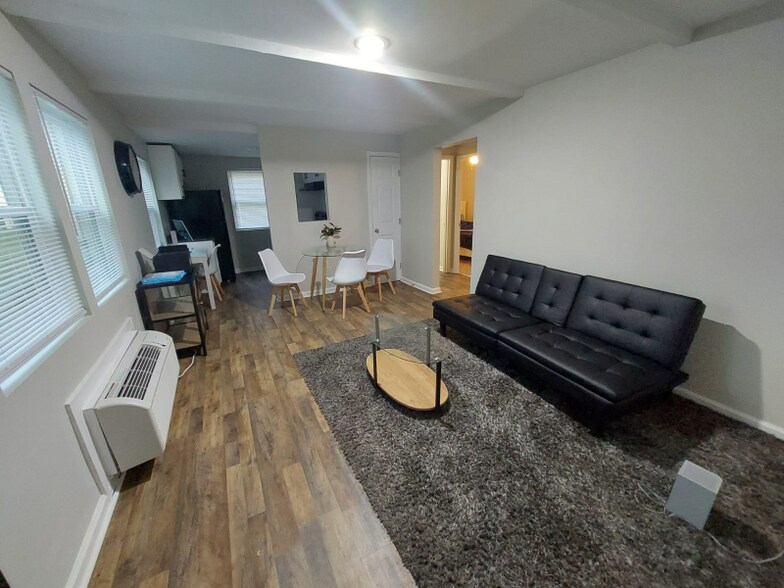 Building Photo - 201 Chandler Dr