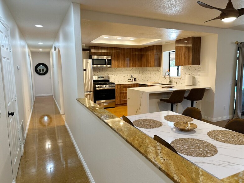 Building Photo - 43550 Carmel Cir