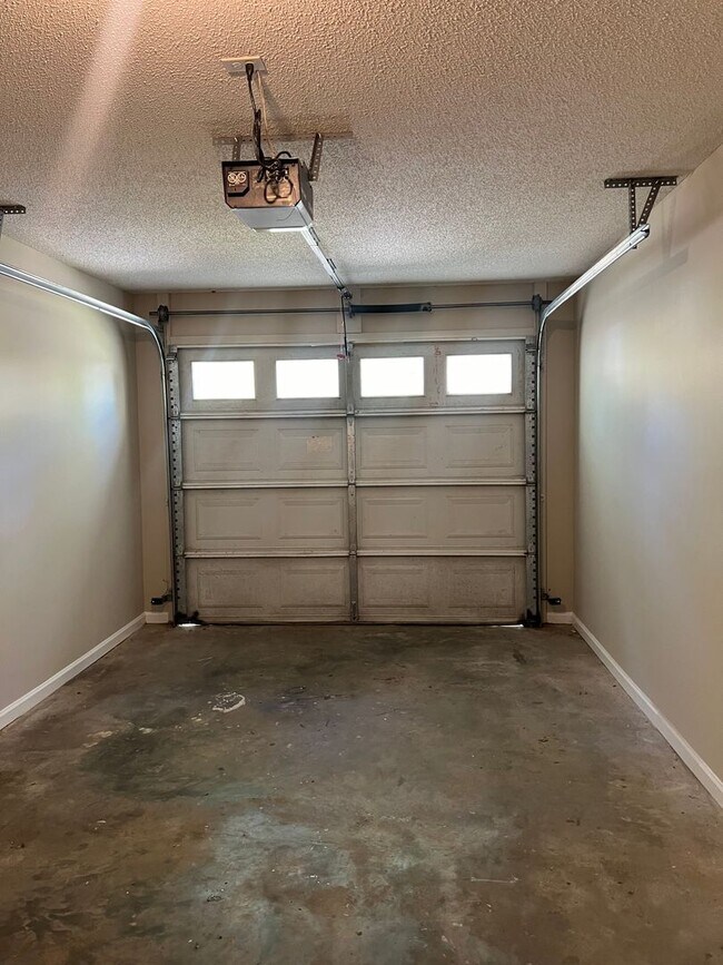 Building Photo - Available now-60 Woodfield Pl.