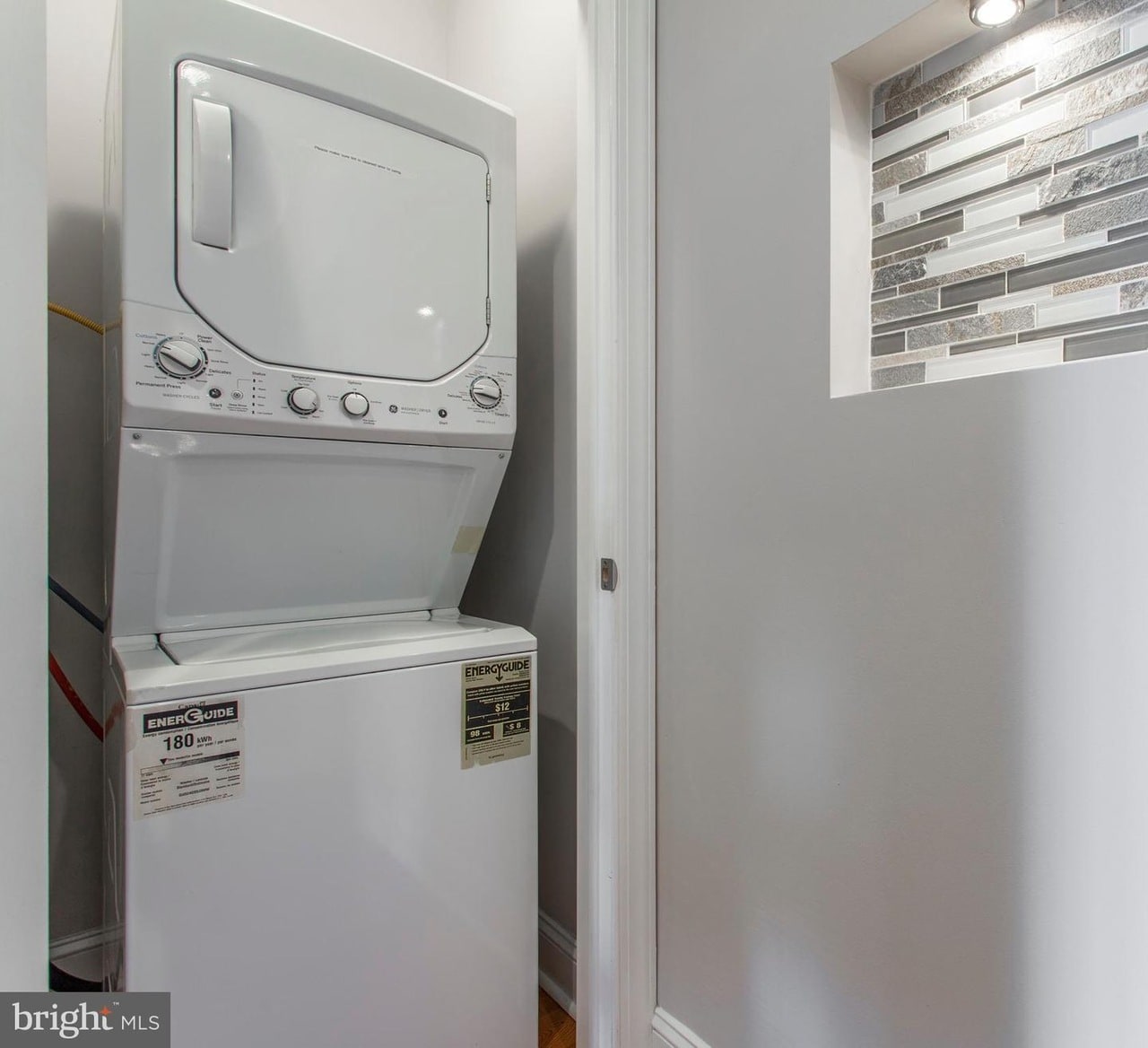 2nd floor laundry - 1333 S Cleveland St