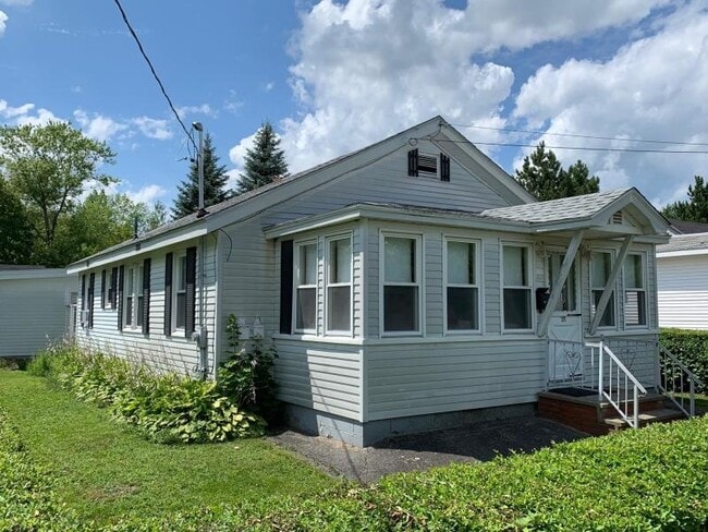 Building Photo - 319 Brunswick St