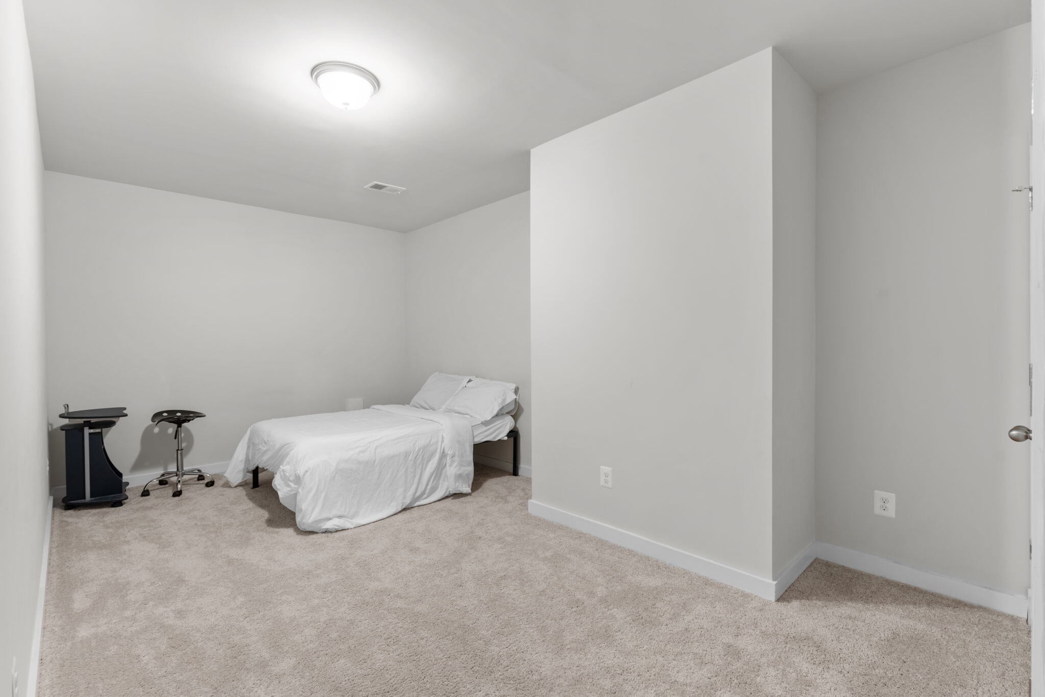 Building Photo - 43822 Jenkins Ln