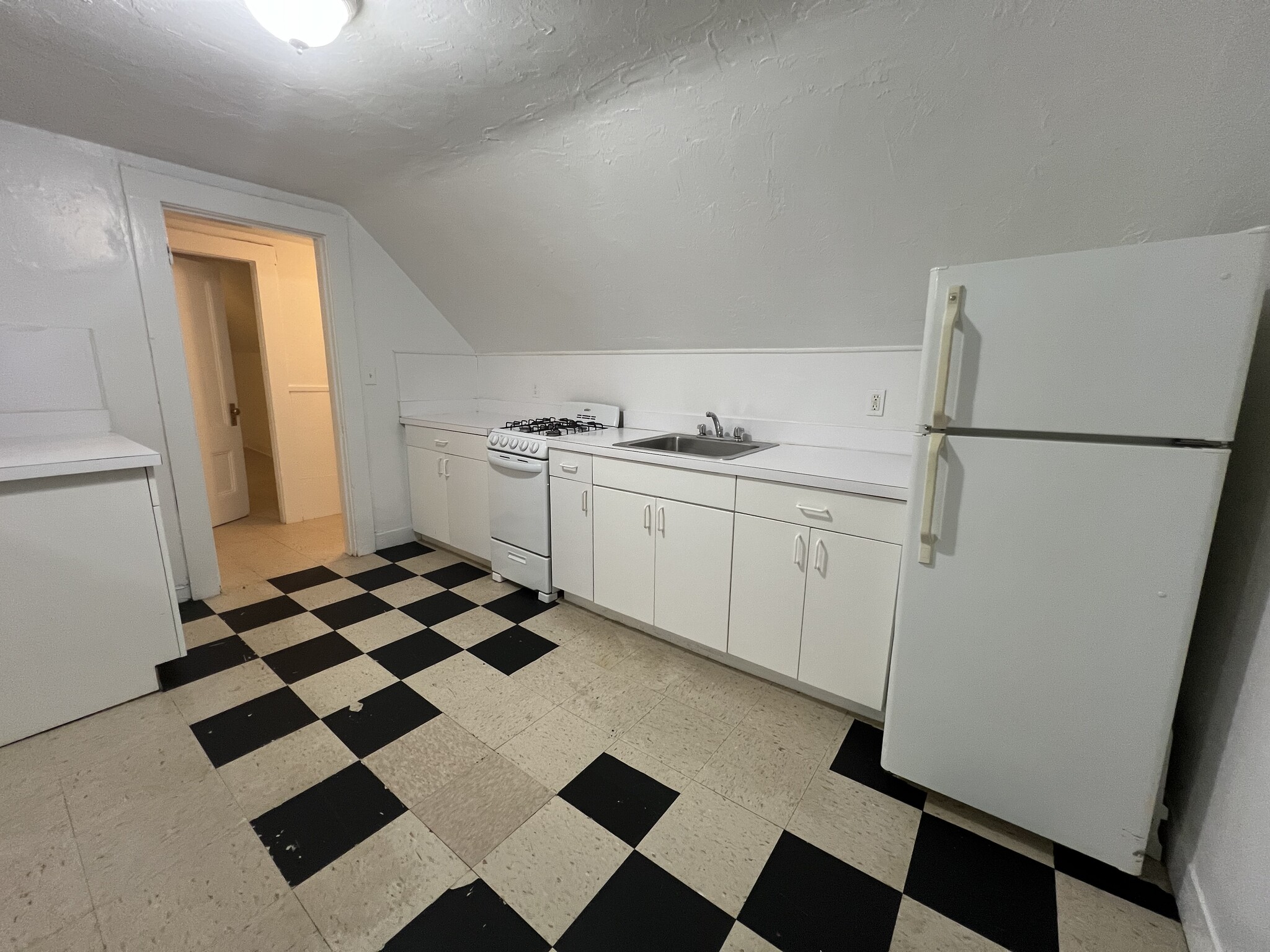 Building Photo - 456 Salem St