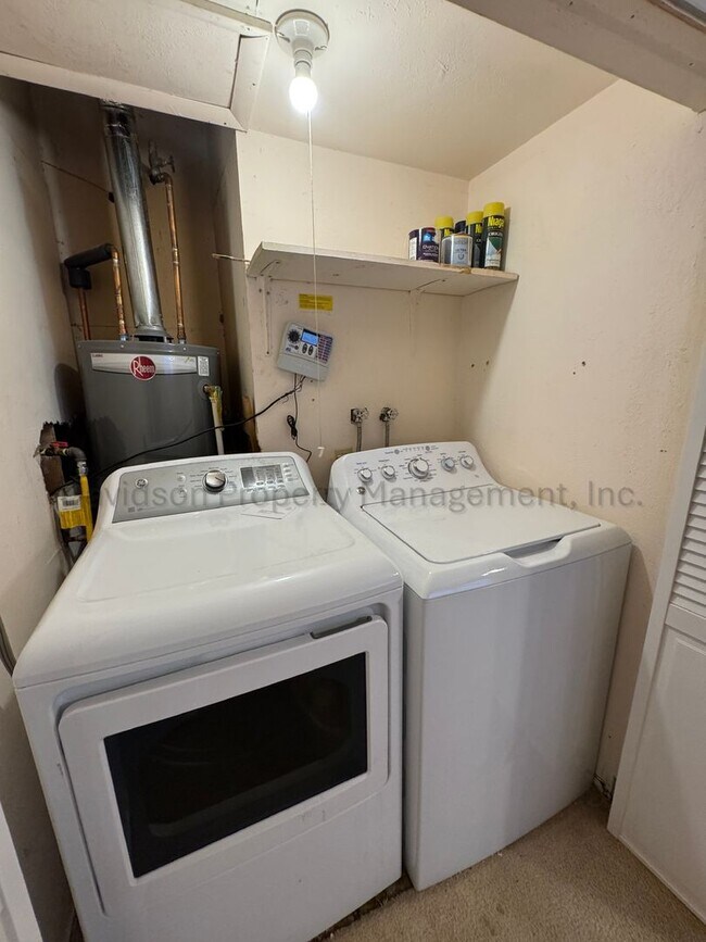 Building Photo - Cozy 3 Bedroom House in Southeast Colorado Springs