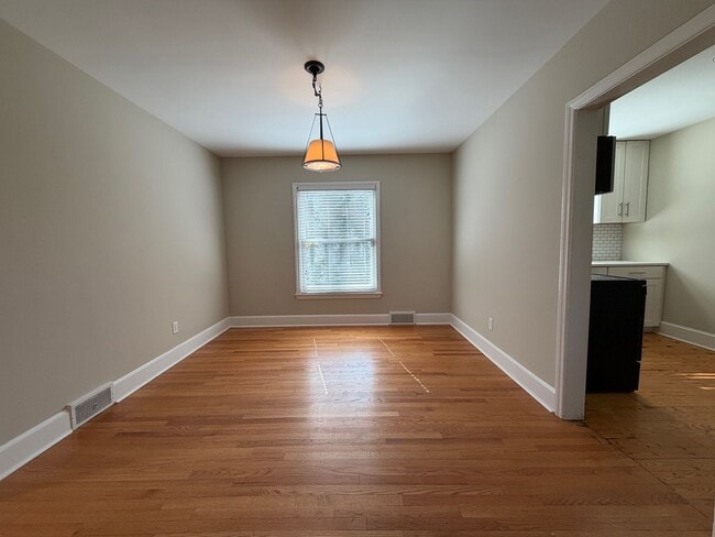 Building Photo - Shorewood Drive