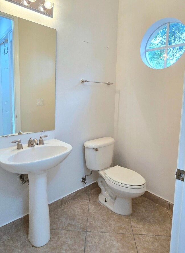 Building Photo - 4305 Coventry Pointe Way