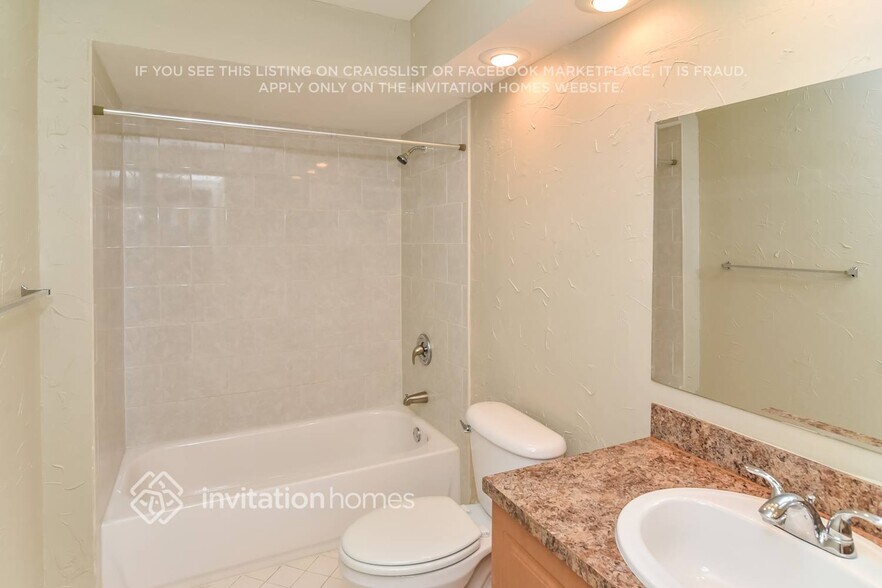 Building Photo - 5436 SW 148th Pl