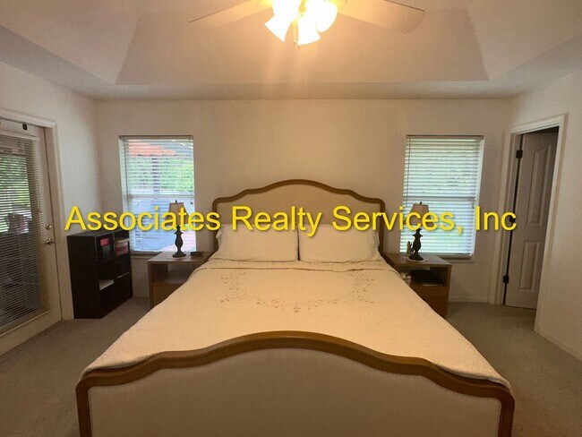 Building Photo - Beautiful 4 Bedroom/3 Bathroom in BROADMOOR!