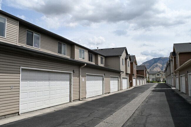 Building Photo - 487 W 1490 N
