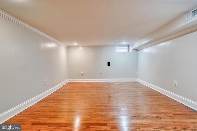 Building Photo - 1412 Battery Ave