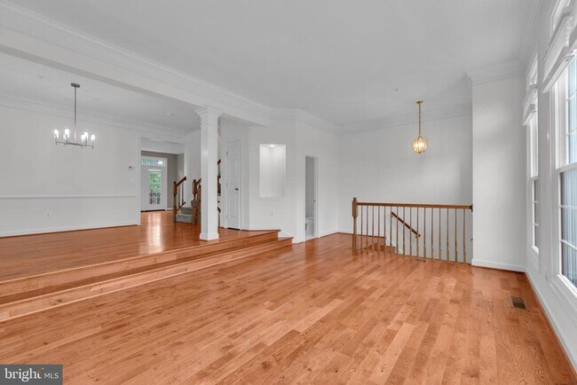 Building Photo - 1814 Fallbrook Ln