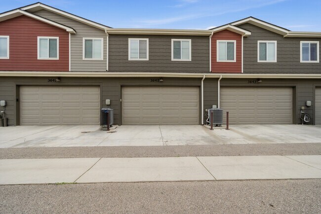 Building Photo - 3642 Ronald Reagan Ave