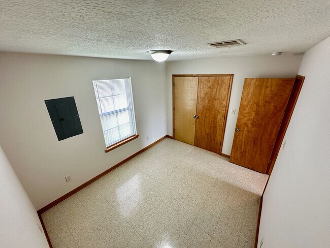 Building Photo - 2520 Crockett St