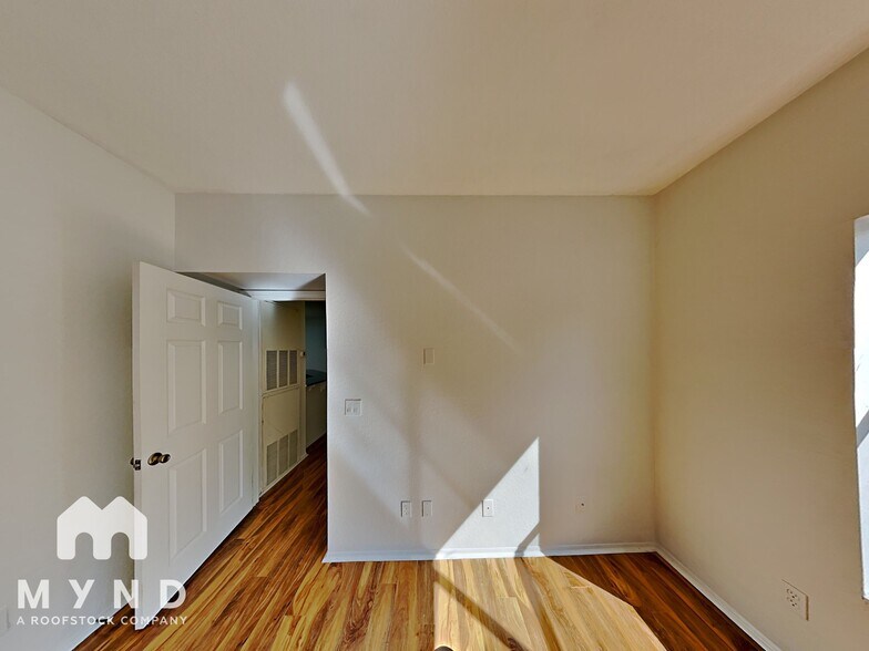 Building Photo - 829 Camargo Way