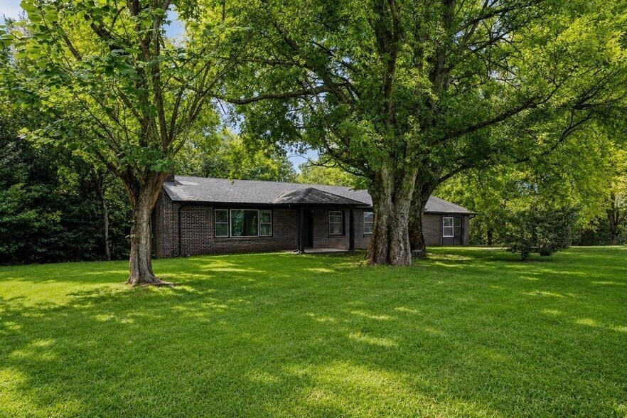Building Photo - 905 Lynn Dale Ln