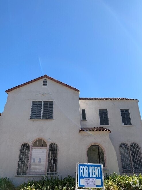 Building Photo - 822 S Curson Ave