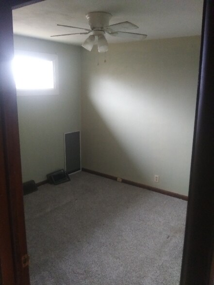 Building Photo - 14 Elm Ln