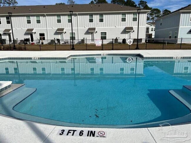 Building Photo - 1435 Iroquois Ct