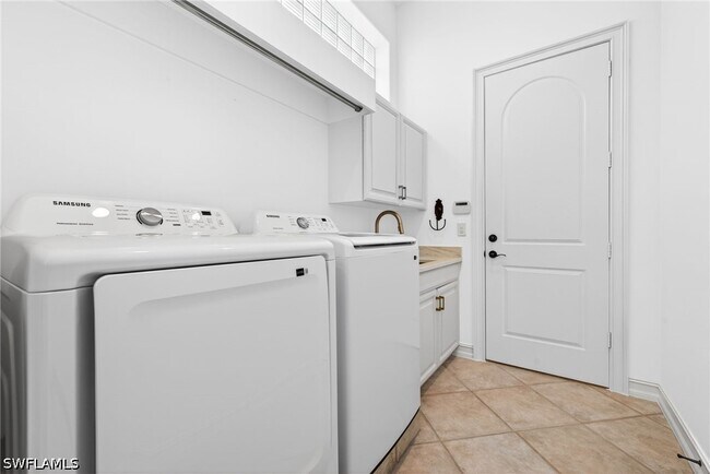 Building Photo - 3296 Lookout Ln