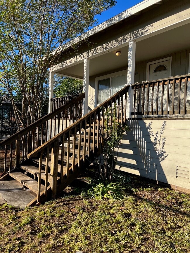 Building Photo - 110 Roseville St