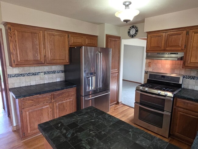Building Photo - 4 bedroom home in Pleasant Prairie