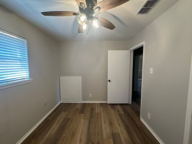 Building Photo - Coming Soon- 3 Bedroom 2 Bath in Whitehouse!