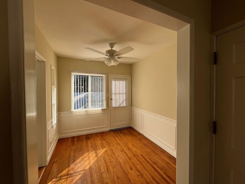 Building Photo - 126 N Maple St