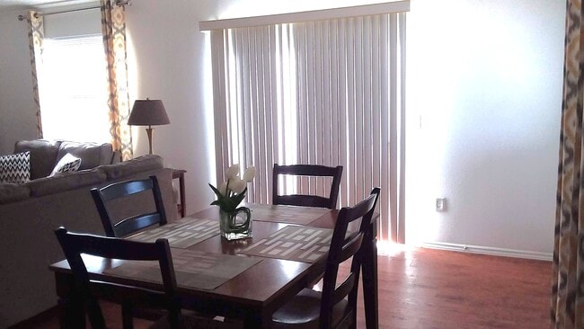 Building Photo - 1645 Hickory Grove Ln