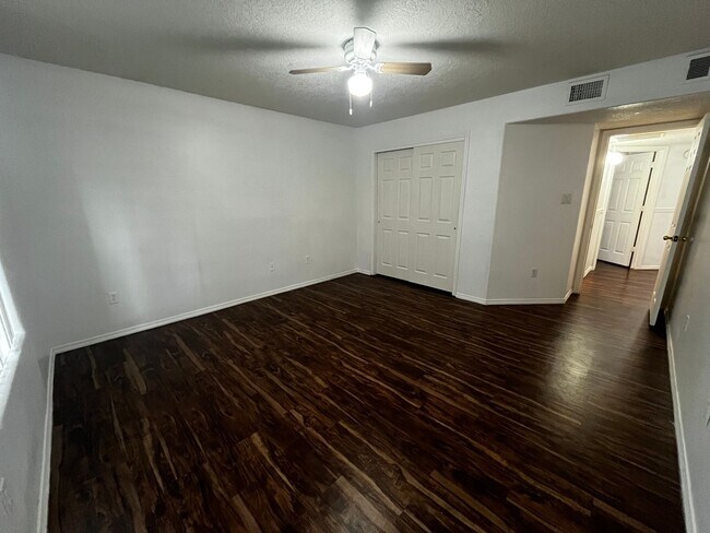 Building Photo - Beautiful 3 bedroom located in s.e heights