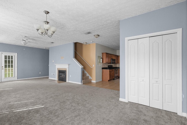 Building Photo - 2496 Lakeview Dr S