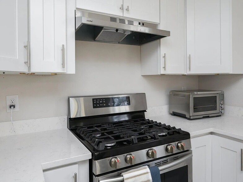 Building Photo - 1053 Emerald Ln