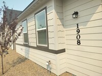 Building Photo - Immaculate Short Term Rental! 2BR/ 2BA