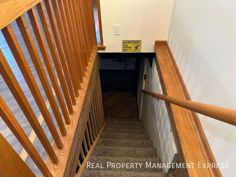 Building Photo - Move In by Feb 16 & Get One Month FREE