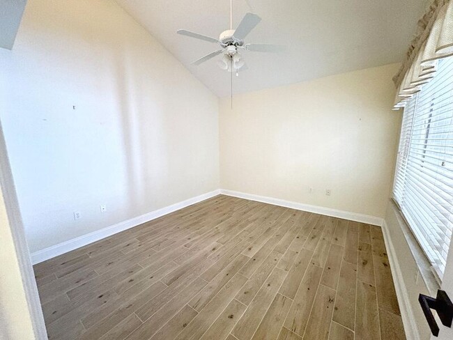 Building Photo - 13634 Lake Pointe Dr S