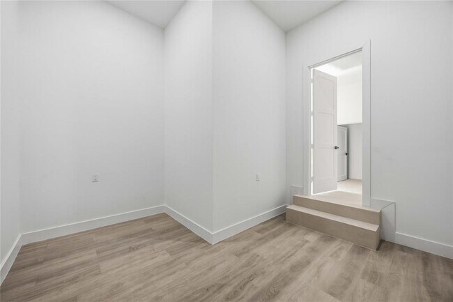 Building Photo - 513 Archer St