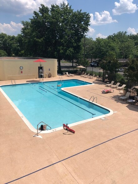 Pool - 4500 S Four Mile Run Dr