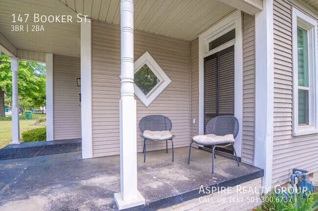 Building Photo - 147 S Booker St