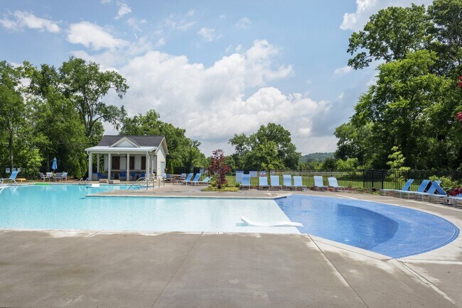 Building Photo - Luxurious 5 Bedroom, 3 Bathroom Home in Mc...