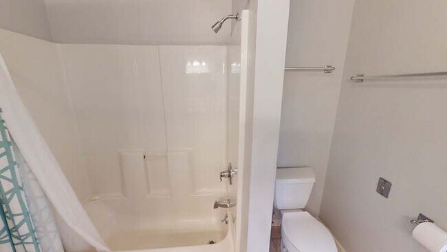 Building Photo - 834 S Main St